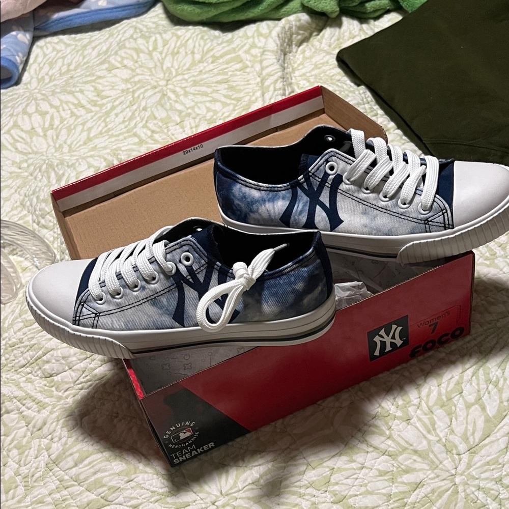 COCO Women's Blue and White Sneakers - Picture 5 of 7